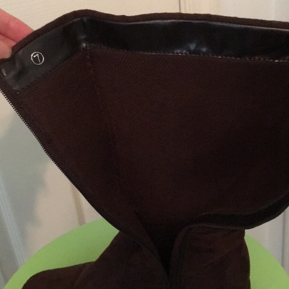 Top Moda side zip suede boots with folded cuff. - Picture 6 of 6